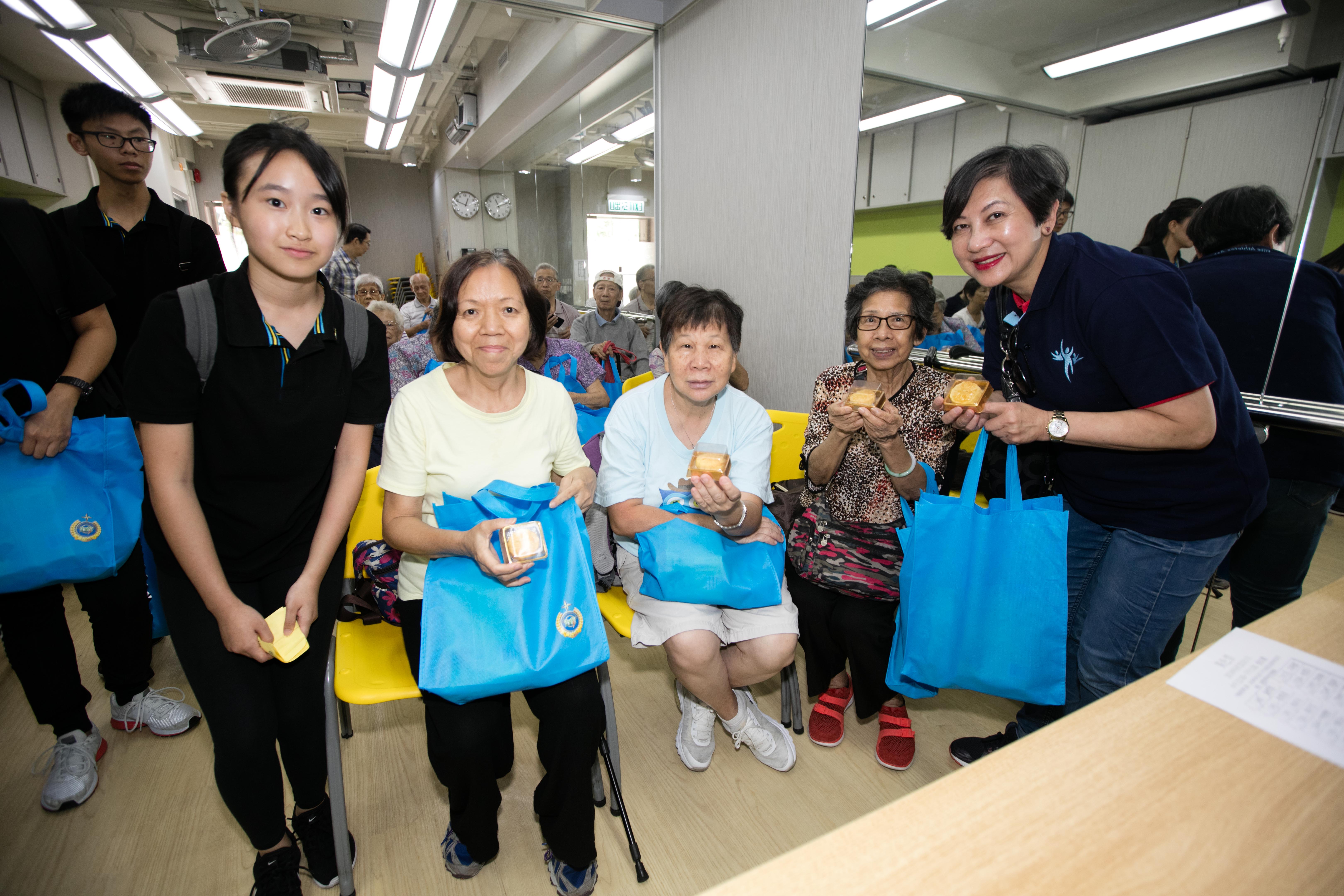 歌連臣角懲教所同樂日